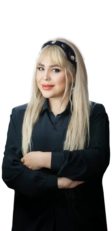 عکس سارا مهاجری مدیر سالن